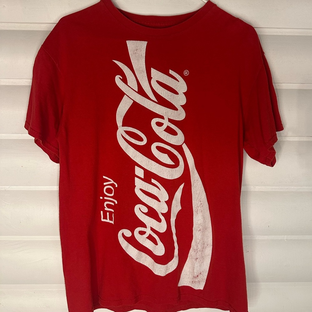 Coca-Cola Vintage Logo Tee | Cracked Graphic | Size M | Soft Red T-Shirt
